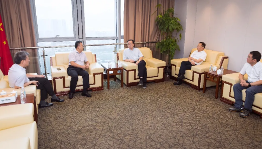 供应链综合商业服务平台迈进浙江第一站 — — 太阳成集团tyc151cc与温州交运集团战略签约